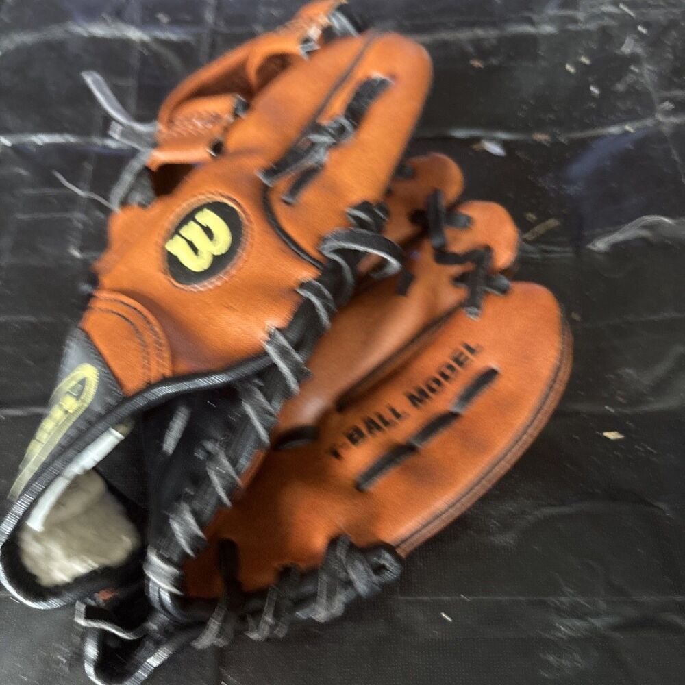 Wilson EZ Catch 9 1/2 " Tball Glove With Easy Catch Web A2459 Right Handed